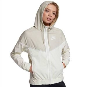 NWT Nike Windrunner Jacket (W)